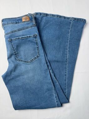 Sofia by Sofia Vergara Women's Wide Leg, High-Rise Jeans - Flare Fit Size 4